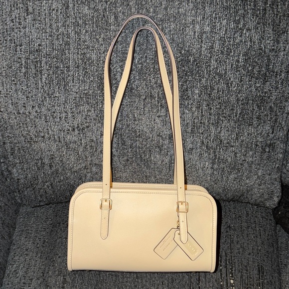 Coach Swing Zip Bag Full Size in Brass/Moonlight Glovetanned Leather NWT - Picture 8 of 16